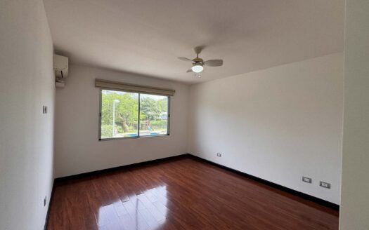 🏡 Casa en Venta en Santa Ana, Esquinera en Condominio con Acabados de Lujo. Cod. 132314