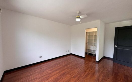 🏡 Casa en Venta en Santa Ana, Esquinera en Condominio con Acabados de Lujo. Cod. 132314