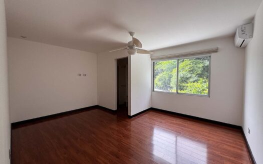 🏡 Casa en Venta en Santa Ana, Esquinera en Condominio con Acabados de Lujo. Cod. 132314