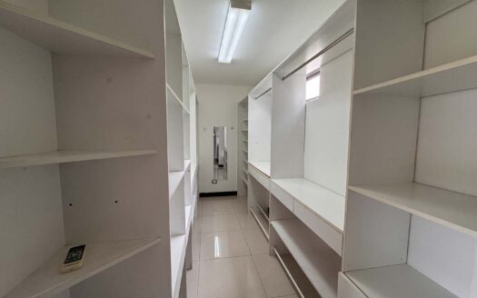 🏡 Casa en Venta en Santa Ana, Esquinera en Condominio con Acabados de Lujo. Cod. 132314