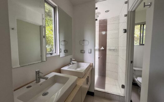 🏡 Casa en Venta en Santa Ana, Esquinera en Condominio con Acabados de Lujo. Cod. 132314