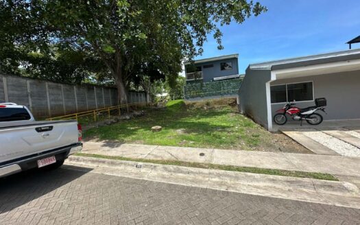 OPORTUNIDAD Casa en Venta de 139 metros de construccion y 163 de terrreno en Turrúcares en condominio privado.COD:131803