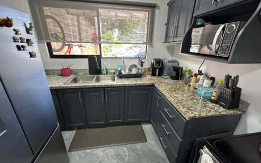 OPORTUNIDAD Casa en Venta de 139 metros de construccion y 163 de terrreno en Turrúcares en condominio privado.COD:131803