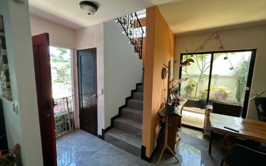 OPORTUNIDAD Casa en Venta de 139 metros de construccion y 163 de terrreno en Turrúcares en condominio privado.COD:131803