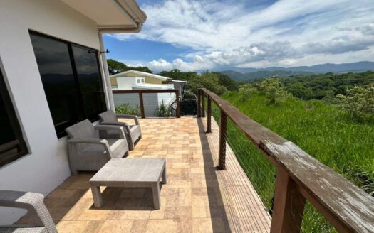 OPORTUNIDAD Casa en Venta de 139 metros de construccion y 163 de terrreno en Turrúcares en condominio privado.COD:131803