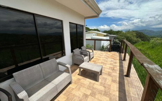 OPORTUNIDAD Casa en Venta de 139 metros de construccion y 163 de terrreno en Turrúcares en condominio privado.COD:131803