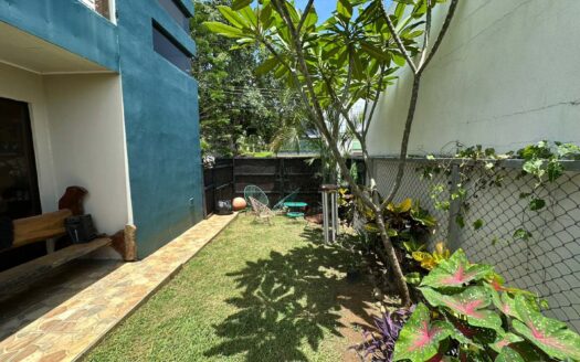 OPORTUNIDAD Casa en Venta de 139 metros de construccion y 163 de terrreno en Turrúcares en condominio privado.COD:131803