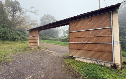 Hermosa Cabaña de Montaña, en Medio del Bosque Nuboso, Rodeado de Flora, Fauna y Paisajes en Cascajal de Coronado COD 131920