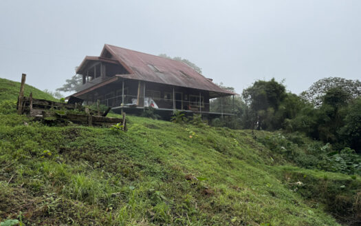 Hermosa Cabaña de Montaña, en Medio del Bosque Nuboso, Rodeado de Flora, Fauna y Paisajes en Cascajal de Coronado COD 131920