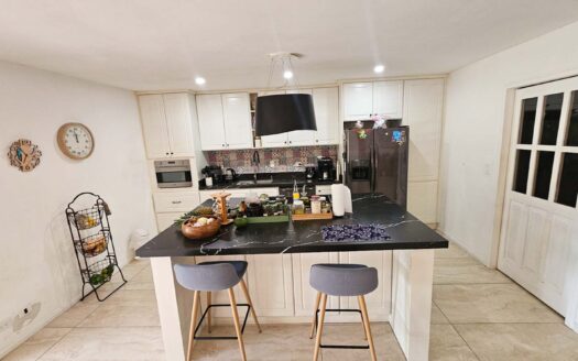 Venta de Casa de 1 planta (Lote: 507 m2.) Ubicada en Ciudad Cariari. 3 hab – 2 baños – 3 parqueos. Cod. 133378