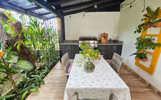 Venta de Casa de 1 planta (Lote: 507 m2.) Ubicada en Ciudad Cariari. 3 hab – 2 baños – 3 parqueos. Cod. 133378