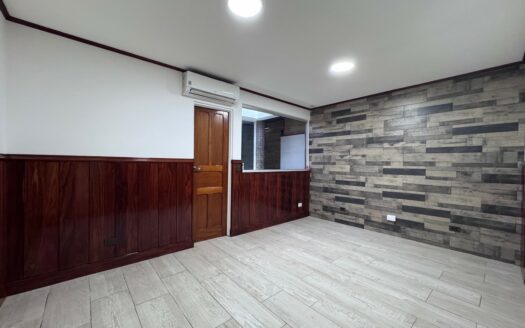 Guayabos de Curridabat: Ubique su Negocio Estrategicamente! Casa con Uso de Suelo Comercial en Alquiler.
