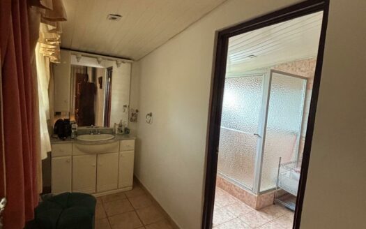 Oportunidad de Inversión: Propiedad de 49.000 m² en AguaCaliente, Cartago. Cod 134684