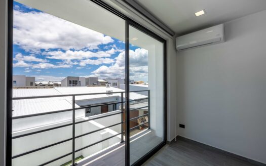Casa Para Estrenar en Venta en El Coyol, Alajuela, en Condominio con Piscinas y Amenidades. COD. 132672