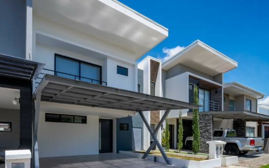 Casa Para Estrenar en Venta en El Coyol, Alajuela, en Condominio con Piscinas y Amenidades. COD. 132672