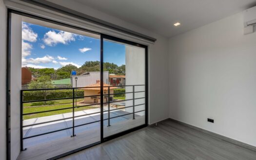 Casa Para Estrenar en Venta en El Coyol, Alajuela, en Condominio con Piscinas y Amenidades. COD. 132672