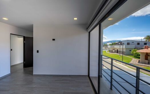 Casa Para Estrenar en Venta en El Coyol, Alajuela, en Condominio con Piscinas y Amenidades. COD. 132672