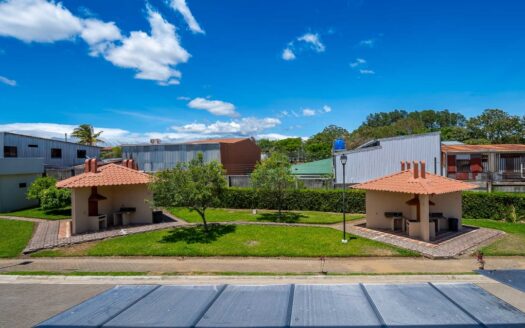 Casa Para Estrenar en Venta en El Coyol, Alajuela, en Condominio con Piscinas y Amenidades. COD. 132672