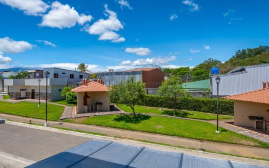 Casa Para Estrenar en Venta en El Coyol, Alajuela, en Condominio con Piscinas y Amenidades. COD. 132672