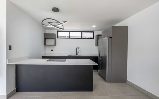 Casa Para Estrenar en Venta en El Coyol, Alajuela, en Condominio con Piscinas y Amenidades. COD. 132672
