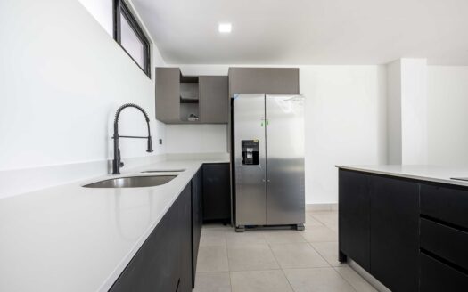Casa Para Estrenar en Venta en El Coyol, Alajuela, en Condominio con Piscinas y Amenidades. COD. 132672