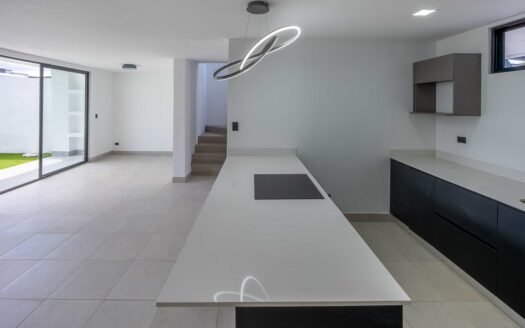 Casa Para Estrenar en Venta en El Coyol, Alajuela, en Condominio con Piscinas y Amenidades. COD. 132672