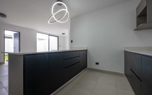 Casa Para Estrenar en Venta en El Coyol, Alajuela, en Condominio con Piscinas y Amenidades. COD. 132672