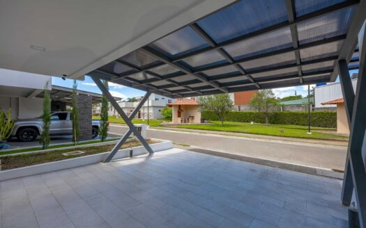 Casa Para Estrenar en Venta en El Coyol, Alajuela, en Condominio con Piscinas y Amenidades. COD. 132672