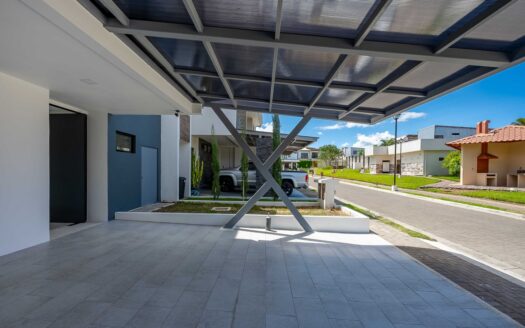 Casa Para Estrenar en Venta en El Coyol, Alajuela, en Condominio con Piscinas y Amenidades. COD. 132672