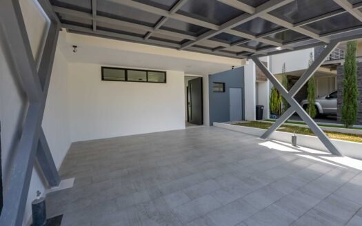 Casa Para Estrenar en Venta en El Coyol, Alajuela, en Condominio con Piscinas y Amenidades. COD. 132672