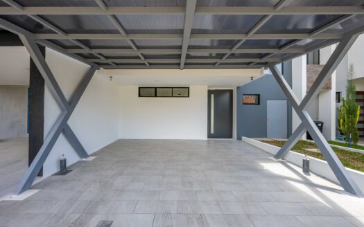 Casa Para Estrenar en Venta en El Coyol, Alajuela, en Condominio con Piscinas y Amenidades. COD. 132672
