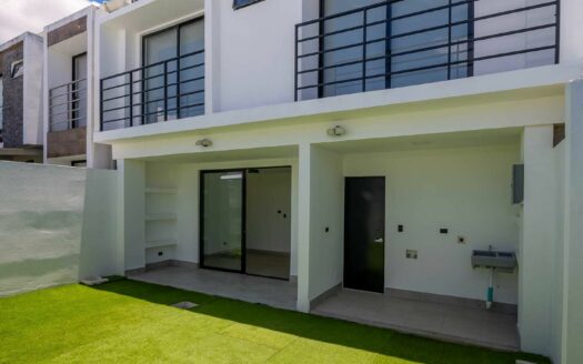 Casa Para Estrenar en Venta en El Coyol, Alajuela, en Condominio con Piscinas y Amenidades. COD. 132672