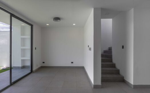 Casa Para Estrenar en Venta en El Coyol, Alajuela, en Condominio con Piscinas y Amenidades. COD. 132672