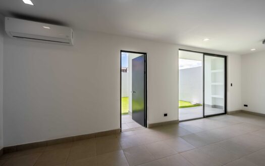 Casa Para Estrenar en Venta en El Coyol, Alajuela, en Condominio con Piscinas y Amenidades. COD. 132672