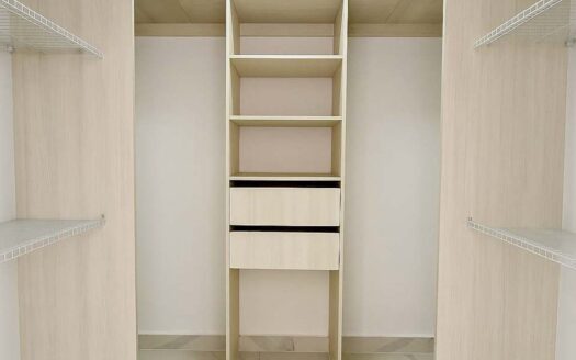 Venta de casa de 2 niveles en Condominio Naos (3 hab – 2.5 baños – 2 parqueos) (Constr.: 195 m2 / LOTE: 124 m2) Ubicado en San Joaquín. Cod. 134408