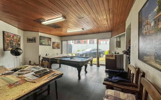 Casa de un nivel en venta en La Uruca con uso de suelo mixto, 780 m² de terreno, ideal para desarrollo o vivienda amplia COD#132756