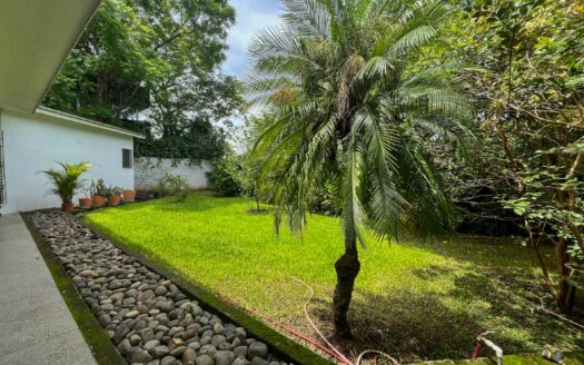Casa de un nivel en venta en La Uruca con uso de suelo mixto, 780 m² de terreno, ideal para desarrollo o vivienda amplia COD#132756