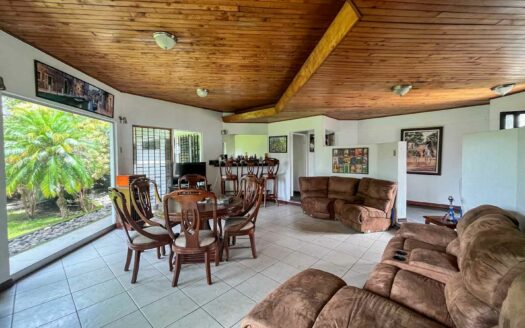 Casa de un nivel en venta en La Uruca con uso de suelo mixto, 780 m² de terreno, ideal para desarrollo o vivienda amplia COD#132756