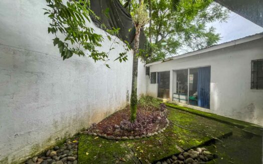 Casa de un nivel en venta en La Uruca con uso de suelo mixto, 780 m² de terreno, ideal para desarrollo o vivienda amplia COD#132756