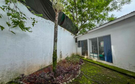 Casa de un nivel en venta en La Uruca con uso de suelo mixto, 780 m² de terreno, ideal para desarrollo o vivienda amplia COD#132756