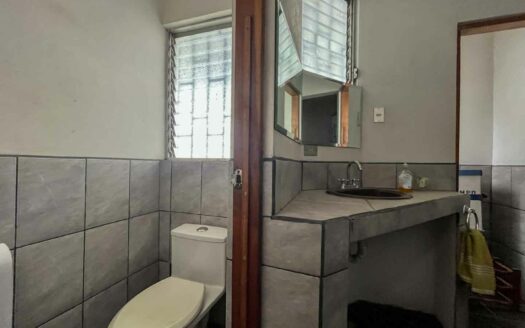Casa de un nivel en venta en La Uruca con uso de suelo mixto, 780 m² de terreno, ideal para desarrollo o vivienda amplia COD#132756