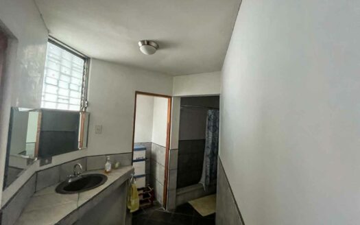 Casa de un nivel en venta en La Uruca con uso de suelo mixto, 780 m² de terreno, ideal para desarrollo o vivienda amplia COD#132756