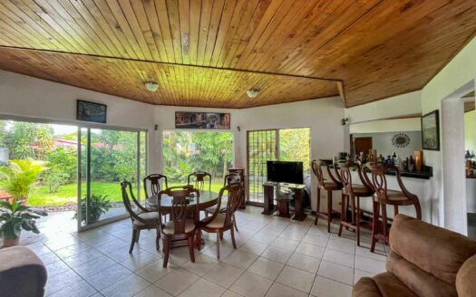 Casa de un nivel en venta en La Uruca con uso de suelo mixto, 780 m² de terreno, ideal para desarrollo o vivienda amplia COD#132756