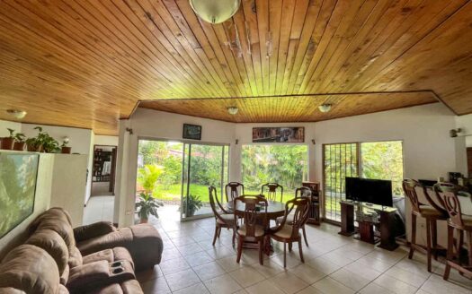 Casa de un nivel en venta en La Uruca con uso de suelo mixto, 780 m² de terreno, ideal para desarrollo o vivienda amplia COD#132756