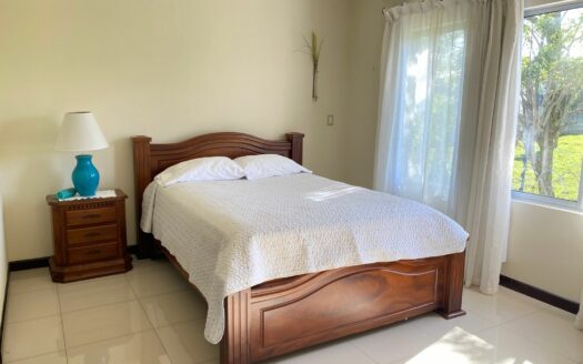 ¡OPORTUNIDAD! Apartamento en Venta en Condominio en Desamparados de Alajuela, con Vista a las Montañas. COD. 134856