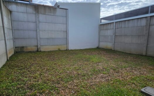 ¡PRECIO DE OPORTUNIDAD! Casa de Una Planta Completamente Amueblada en Alquiler en Canoas de Alajuela, en Condominio con Amenidades Espectaculares! COD. 134751