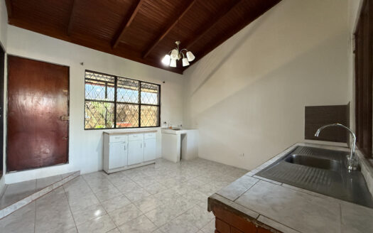 Oportunidad!!! Venta de Casa con Apartamento en Segundo Nivel, en La Florida de Tibás COD 134007