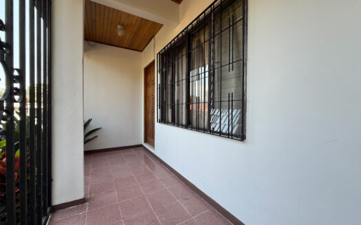 Oportunidad!!! Venta de Casa con Apartamento en Segundo Nivel, en La Florida de Tibás COD 134007