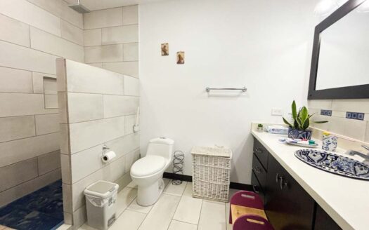 Se Alquila Casa en Condominio en Santo Tomás de Santo Domingo, Heredia, 227 M2 de Lote. Código 133346