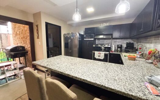 Se Alquila Casa en Condominio en Santo Tomás de Santo Domingo, Heredia, 227 M2 de Lote. Código 133346